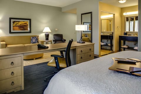 Room | Premium bedding, desk, laptop workspace, blackout drapes