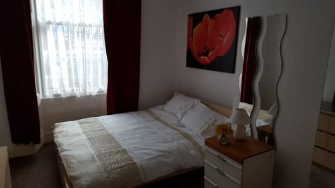 Double Room, 1 King Bed, Accessible | Desk, iron/ironing board, free WiFi, bed sheets