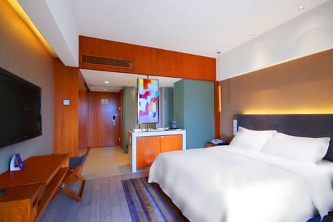 Superior Room, 1 King Bed | Minibar, in-room safe, desk, blackout drapes