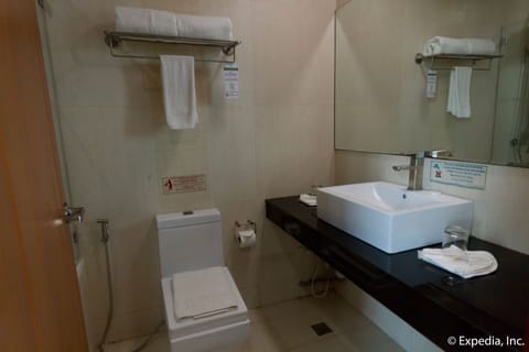 Superior Executive | Bathroom | Shower, free toiletries, hair dryer, slippers