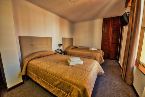 Twin Room | In-room safe, individually decorated, individually furnished, desk