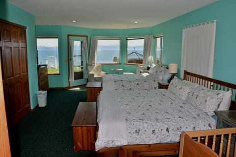 Seaside Lodge Room #24 (Room with 1 Double and 1 King Bed, downstairs) | Free WiFi