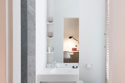 Julien Mood room | Premium bedding, down comforters, minibar, in-room safe