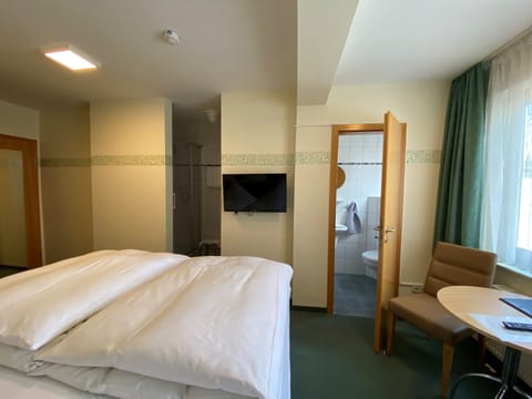 Economy Double Room | Desk, free WiFi, bed sheets