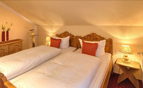 Double Room | Minibar, in-room safe, desk, cribs/infant beds