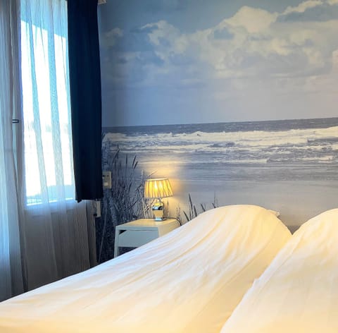 Budget room | Free minibar, desk, free WiFi, bed sheets