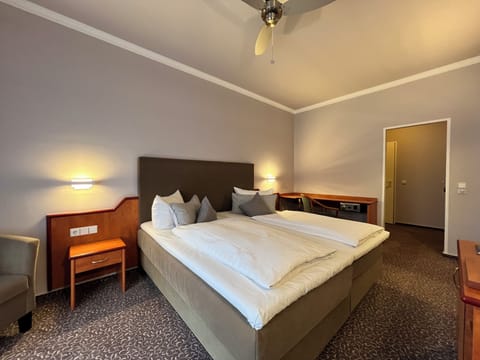 Double Room | Minibar, in-room safe, desk, laptop workspace