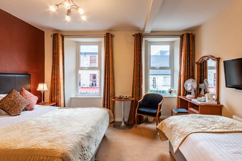 Deluxe Quadruple Room | Individually decorated, individually furnished, desk, blackout drapes