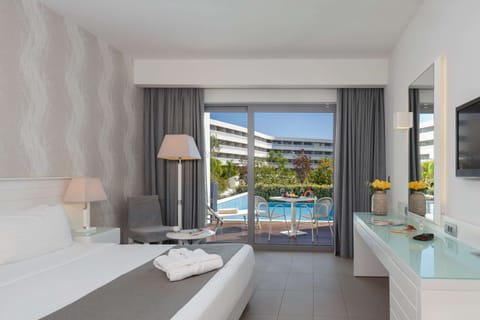 Honeymoon Room, Private Pool, Resort View | Free minibar, in-room safe, individually decorated