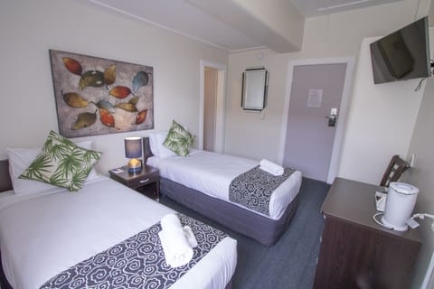 Twin, Double & Single Ensuite | In-room safe, free WiFi, bed sheets