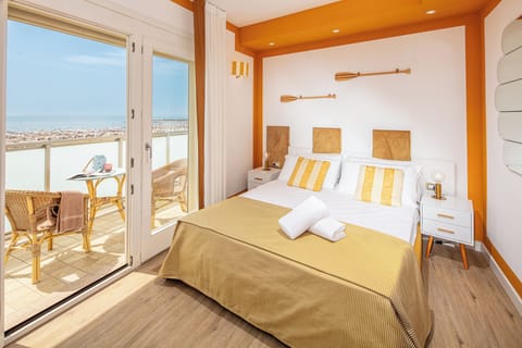 Classic Double Room, Sea View | In-room safe, desk, free WiFi, bed sheets