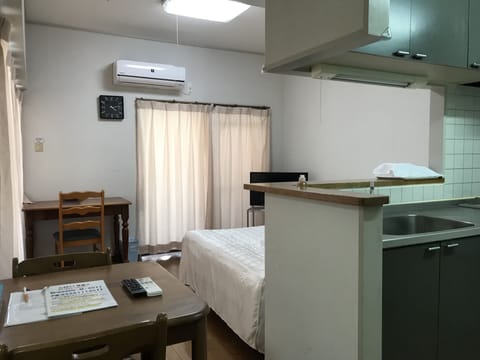 Twin Room, Separate 2 Double Bed | In-room dining