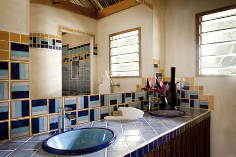 Shower, eco-friendly toiletries, bathrobes, towels