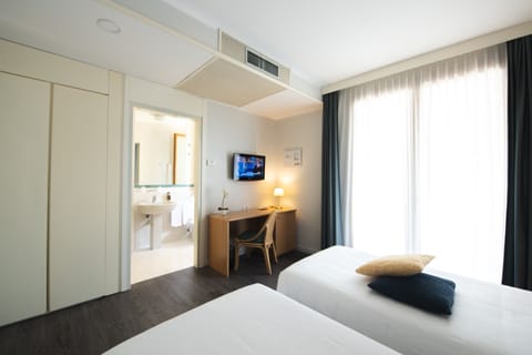 Comfort Double Room, Terrace | Down comforters, minibar, in-room safe, desk