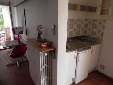 Studio, Kitchenette (2) | Premium bedding, individually decorated, desk, blackout drapes