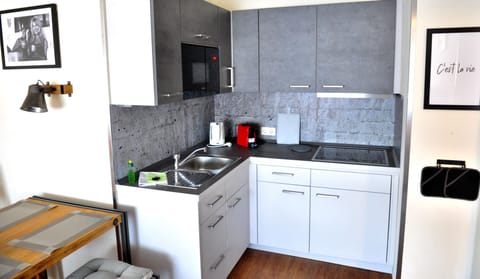 2 Room Apartment (incl. 100 EUR Cleaning fee) | Private kitchen