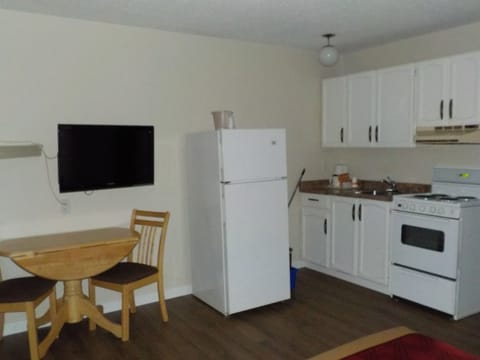 Efficiency, Suite, 2 Queen Beds, Non Smoking, Kitchen | Private kitchen | Fridge, microwave, coffee/tea maker