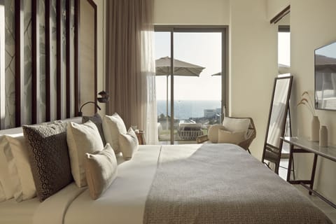 Luxury Suite Sea View/Pool View | In-room safe, soundproofing, free WiFi, bed sheets