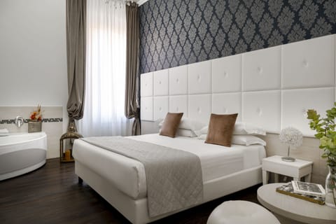 Executive Suite | Premium bedding, minibar, individually decorated, individually furnished