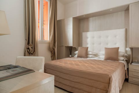 Premium bedding, down comforters, minibar, individually decorated