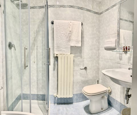 Comfort Single Room | Bathroom | Bathrobes, bidet, towels, soap