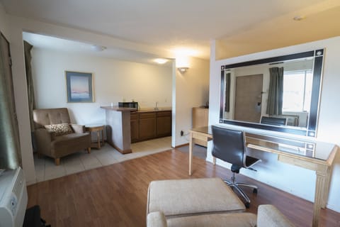 Standard Room, 1 Queen Bed | Cribs/infant beds, free WiFi, bed sheets