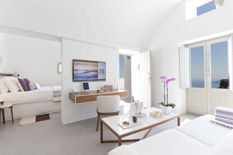 Superior Suite (with Plunge Pool) | Hypo-allergenic bedding, down comforters, free minibar items