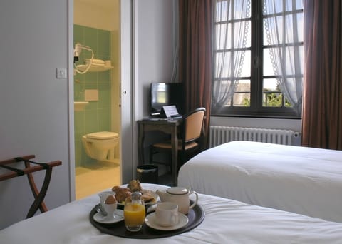 Comfort Twin Room, 2 Twin Beds, Non Smoking | Egyptian cotton sheets, premium bedding, desk, laptop workspace