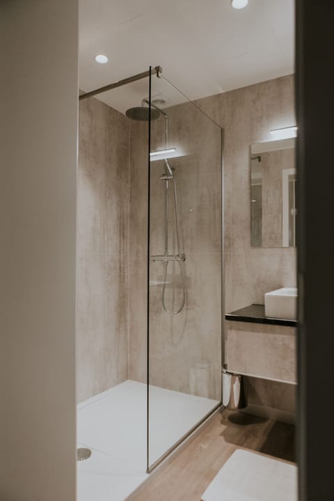 Standard Single Room | Bathroom shower