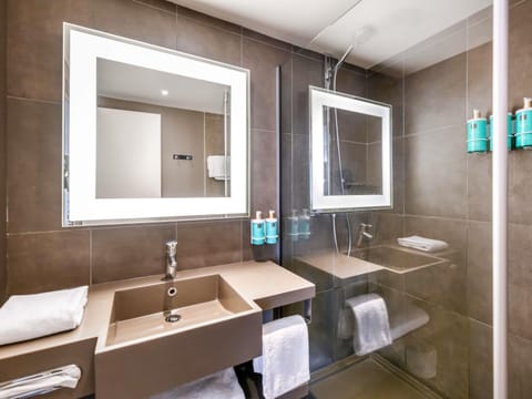 Premium bedding, free minibar, in-room safe, desk