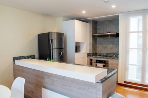 Family Apartment | Private kitchen | Full-size fridge, microwave, oven, stovetop