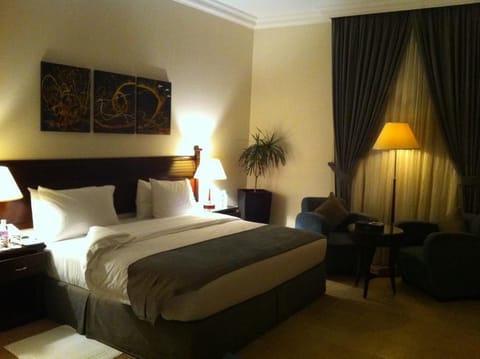 Standard Double Room | Egyptian cotton sheets, pillowtop beds, minibar, in-room safe