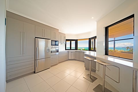 Three Bedroom Ocean View Penthouse | Private kitchen | Full-size fridge, microwave, oven, stovetop