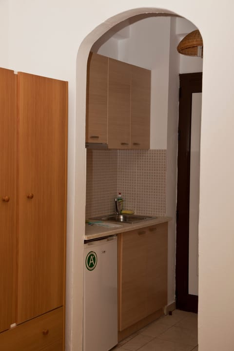 Studio | Private kitchenette | Full-size fridge, coffee/tea maker, electric kettle