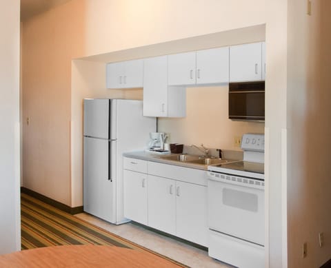 Efficiency, Room, 1 King Bed, Non Smoking | Private kitchenette | Fridge, microwave, coffee/tea maker