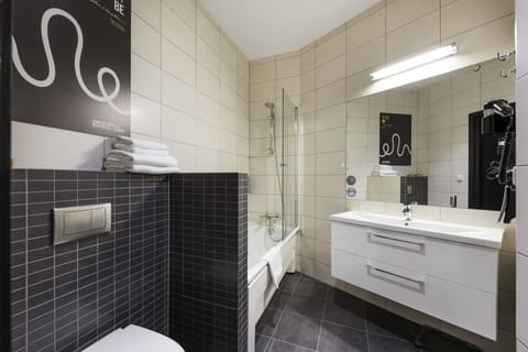 Exclusive Suite, 1 Bedroom, Non Smoking | Bathroom | Shower, hair dryer, towels