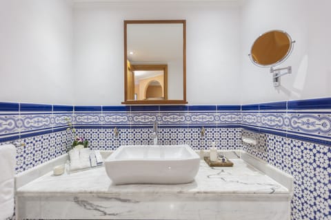 Superior Room, 3 Twin Beds, Sea View (Alexandria Villa) | Bathroom | Combined shower/tub, deep soaking tub, rainfall showerhead