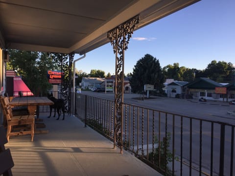 King Suite in Motel | Balcony view