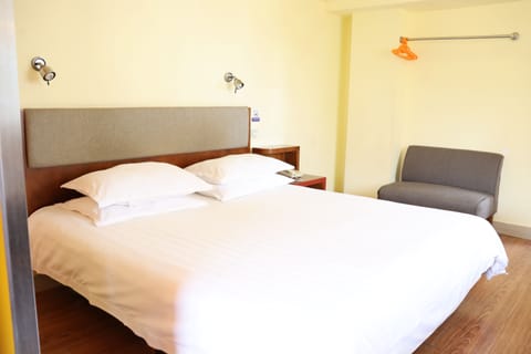 Deluxe Double Room | Desk, blackout drapes, free WiFi, bed sheets