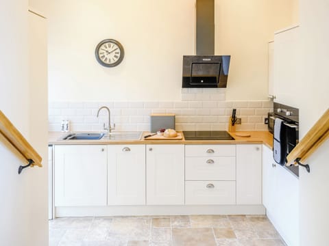 Kitchen | Priors Lodge Barns - Pipistrelle - Priors Lodge Barns , Bream, near Lydney