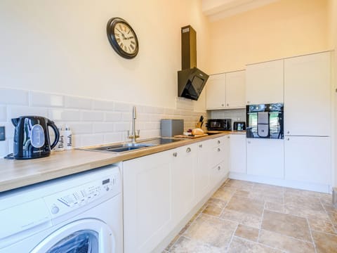 Kitchen | Priors Lodge Barns - Pipistrelle - Priors Lodge Barns , Bream, near Lydney