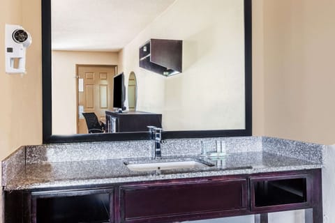 Studio, 1 Queen Bed, Non Smoking | Bathroom | Combined shower/tub, rainfall showerhead, hair dryer, towels