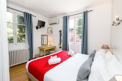 Standard Double Room | Premium bedding, individually decorated, individually furnished, desk