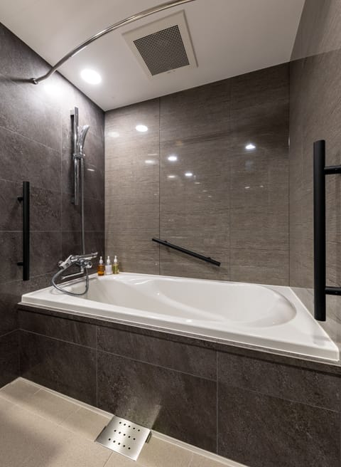 Accessible Room | Bathroom | Free toiletries, hair dryer, slippers, electronic bidet