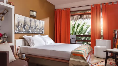 Deluxe Double Room, Sea View | Minibar, in-room safe, blackout drapes, free WiFi