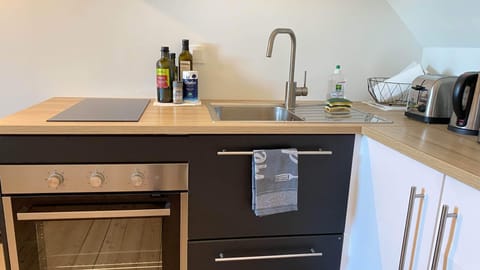 Business Apartment, 2 Bedrooms, Kitchen, Sea View | Private kitchen | Mini-fridge, microwave, oven, stovetop