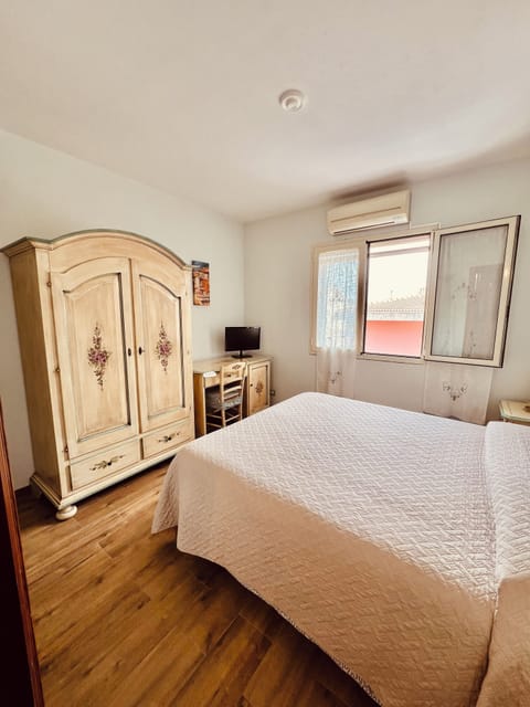 Deluxe Double Room | Pillowtop beds, individually furnished, free WiFi, bed sheets