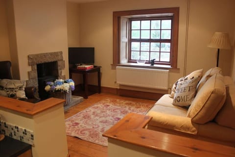 Standard Cottage, 2 Bedrooms | Living room | Flat-screen TV