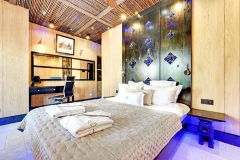 Exclusive Apartment | 1 bedroom, premium bedding, minibar, in-room safe