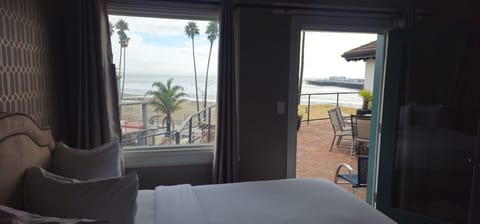 Signature Room, 2 Queen Beds, Partial Ocean View | Free WiFi, bed sheets